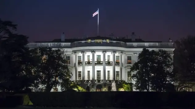 White-House-at-Night-643775304_5166x3444 White-House-at-Night-643775304_5166x3444