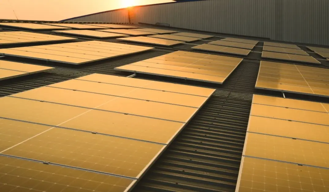 Exploring-Solar-Panel-Mounting-Options-Ground-vs.-Roof Exploring-Solar-Panel-Mounting-Options-Ground-vs.-Roof
