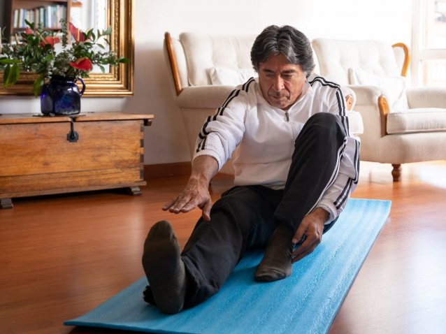 Adult-man-exercising-at-home-and-stretching-his-legs-1265265480_6233x3938 Adult-man-exercising-at-home-and-stretching-his-legs-1265265480_6233x3938